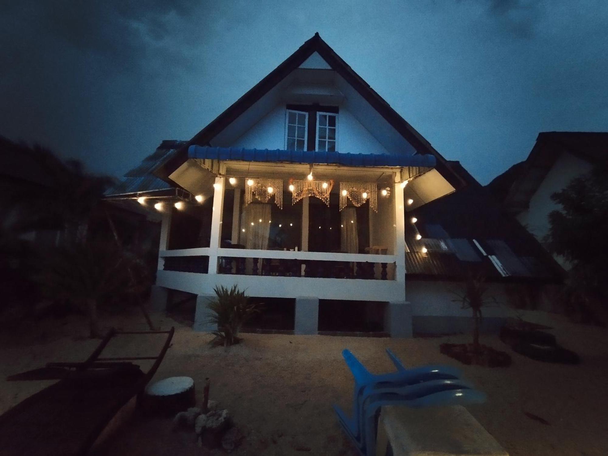 Front Fisher House Bangpor Maenam-koh Samui